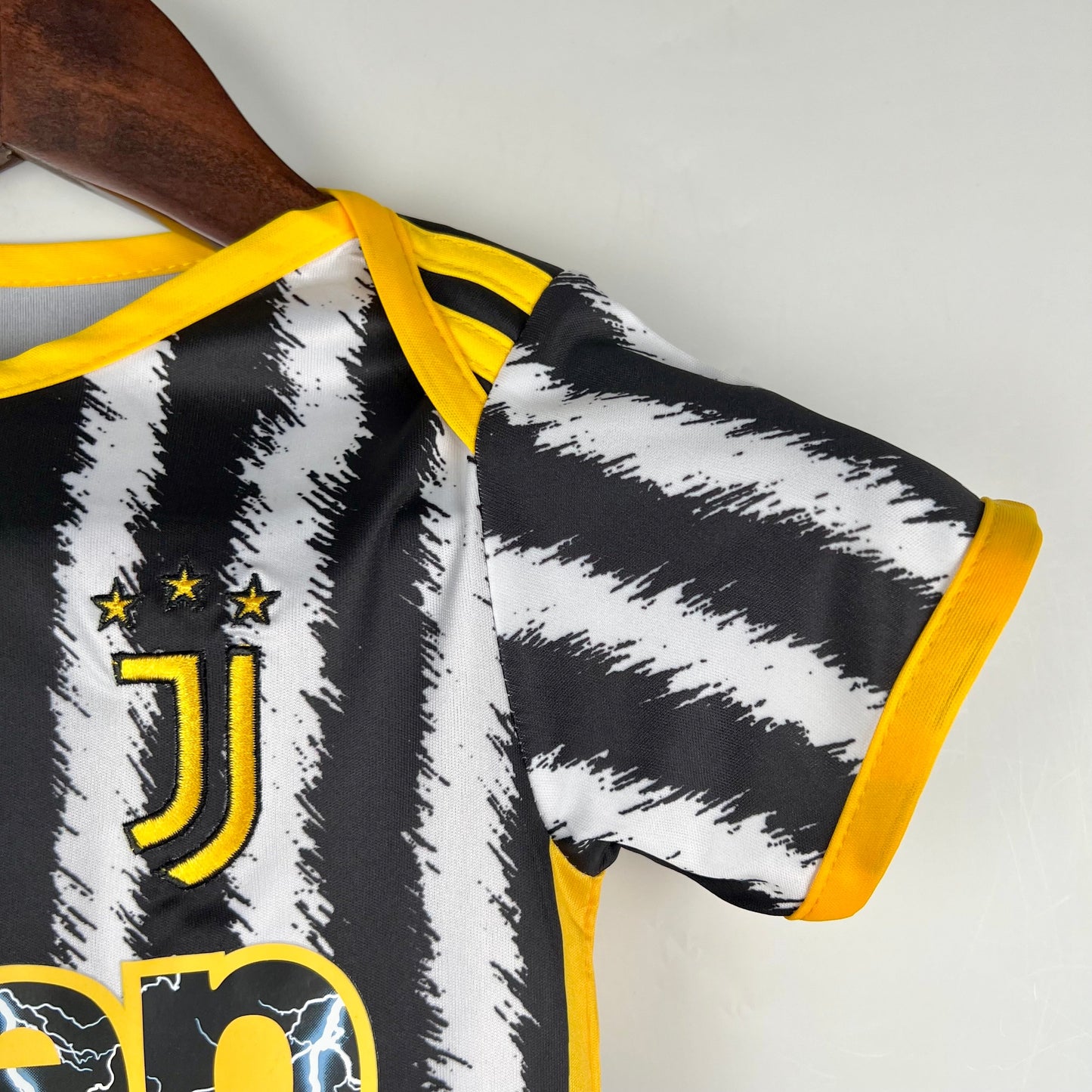 23/24 baby Juventus home